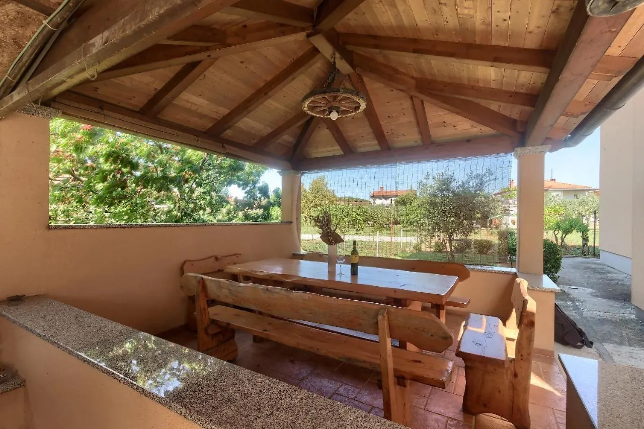 Apartments Ari And Bonnie - Cozy With Roof Terrace Pula Croatia