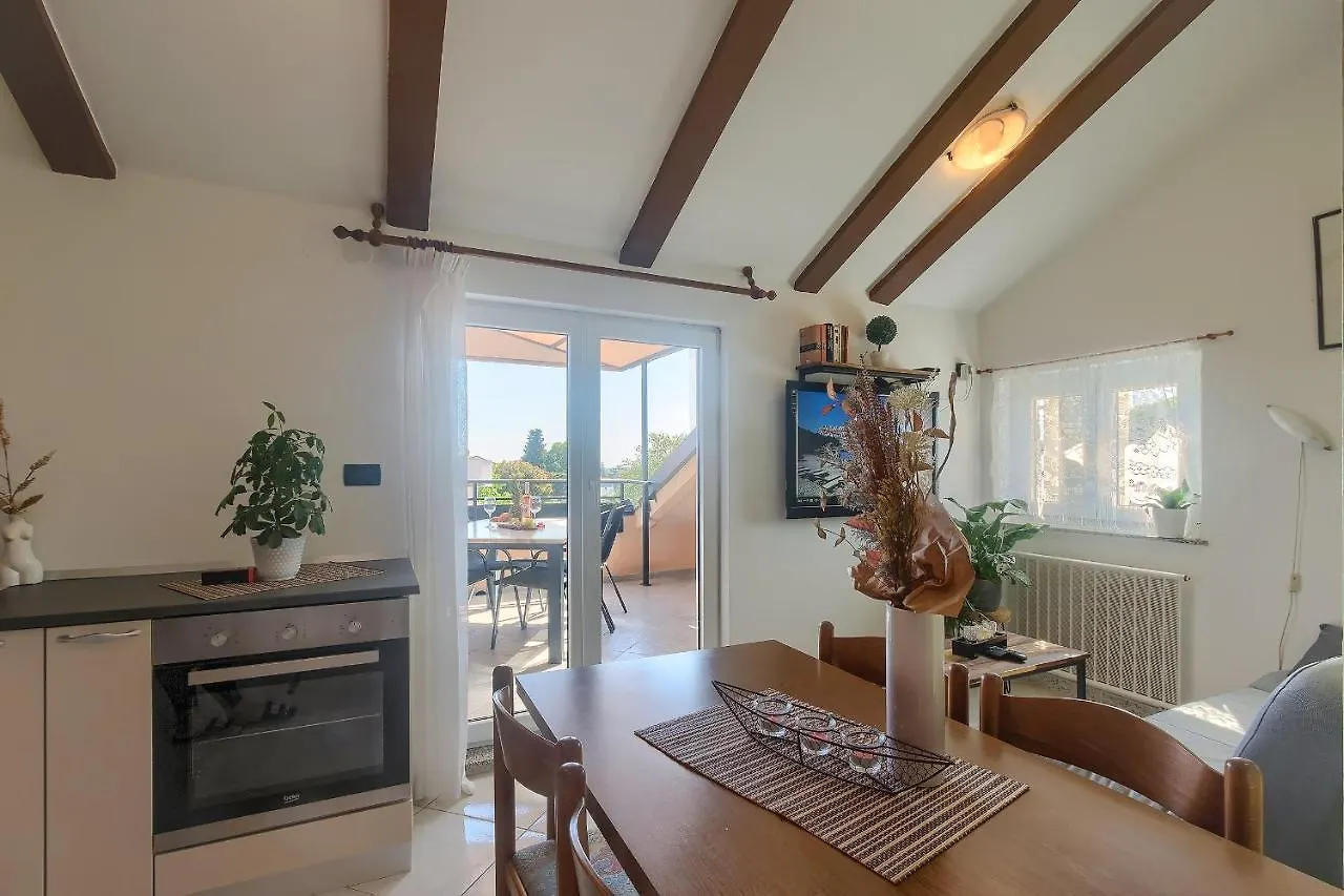 Apartments Ari And Bonnie - Cozy With Roof Terrace Pula 0*,