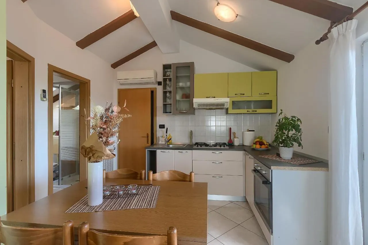 Apartments Ari And Bonnie - Cozy With Roof Terrace Pula