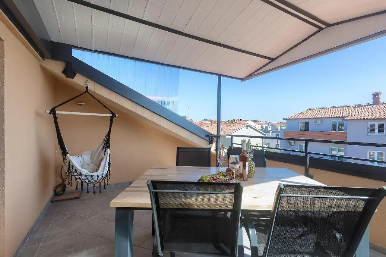 Apartments Ari And Bonnie - Cozy With Roof Terrace Pula