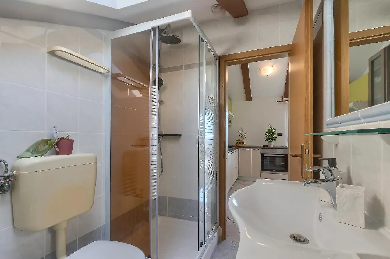 Apartments Ari And Bonnie - Cozy With Roof Terrace Pula