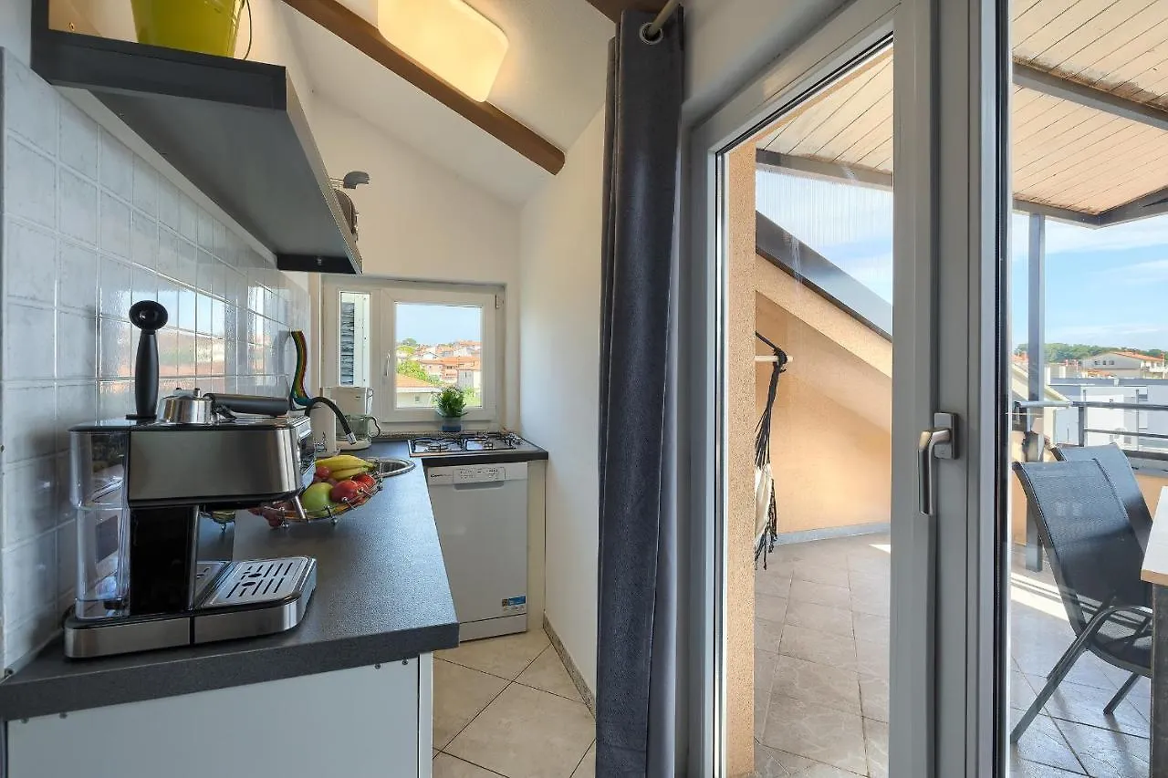 Apartments Ari And Bonnie - Cozy With Roof Terrace Pula 0*,  Croatia