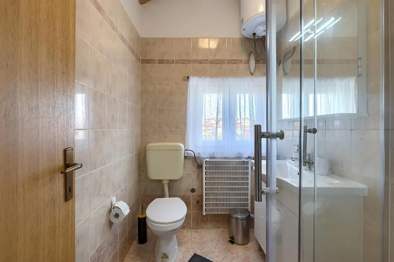 Apartments Ari And Bonnie - Cozy With Roof Terrace Pula