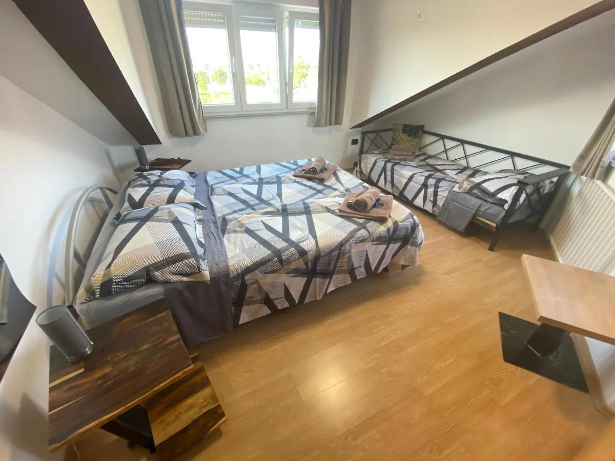 Apartments Ari And Bonnie - Cozy With Roof Terrace Pula Croatia