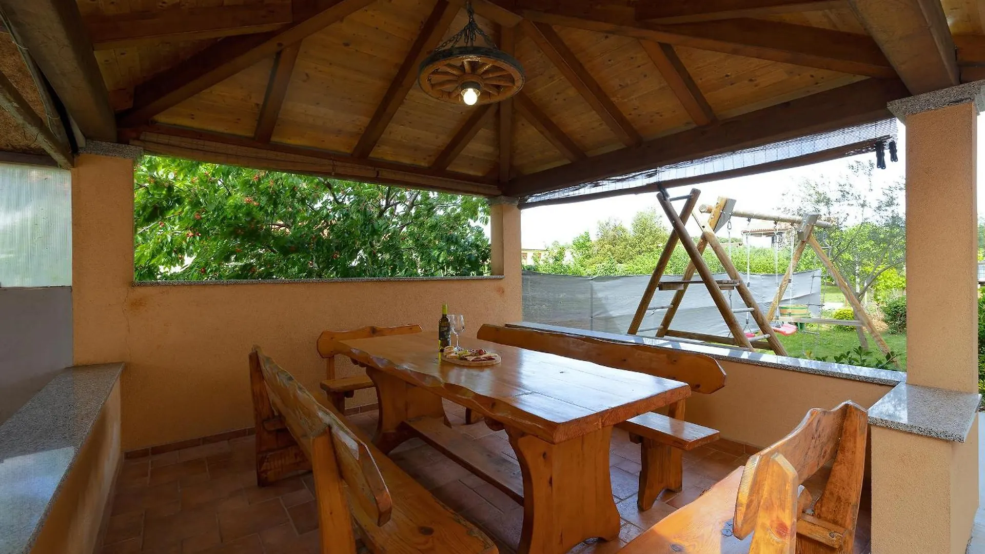 Apartments Ari And Bonnie - Cozy With Roof Terrace Pula